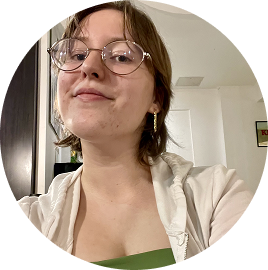 Image d'Élodie, l'autrice de ce site incroyablement bien fait. Oui, c'est l'autrice elle-même qui écrit ce message.